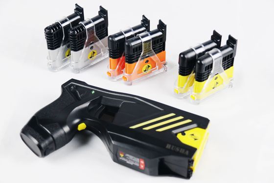 acheter Pistolet paralysant de police étanche IP57 avec système à double cartouche et retenue à distance pour les forces de l'ordre fabrication en ligne