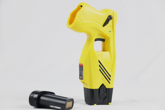 acheter Un coup non-létal de stun gun jaune conçu pour arrêter les activités violentes et illégales fabrication en ligne